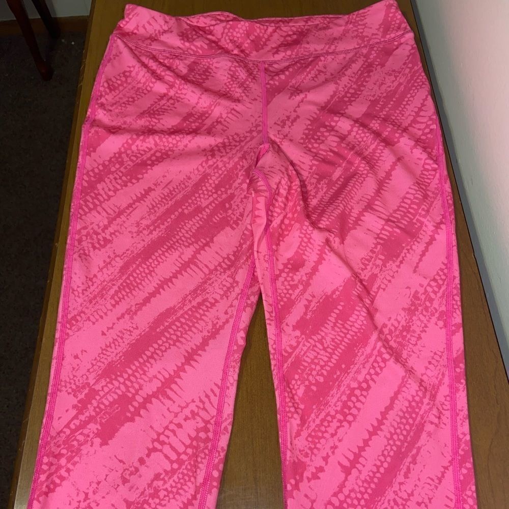 Hind Capri athletic leggings